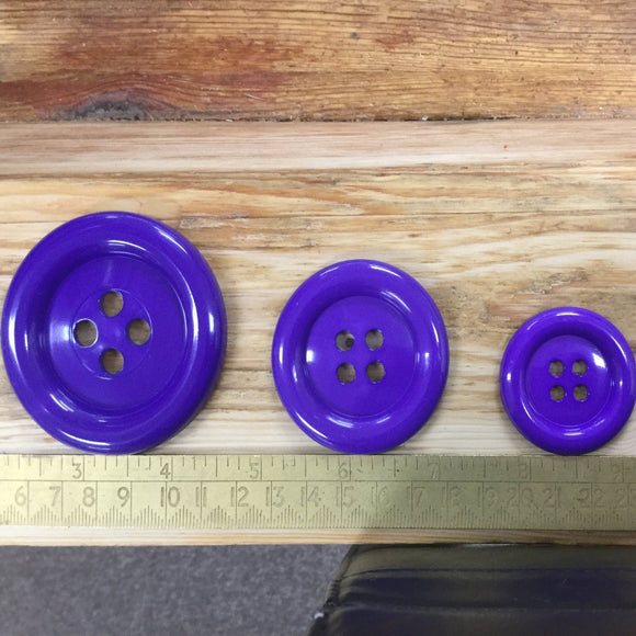 Purple clown buttons in sizes 37, 50 and 60.