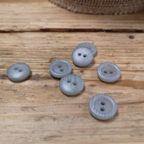 Pale Grey 2-hole with stripes 13mm