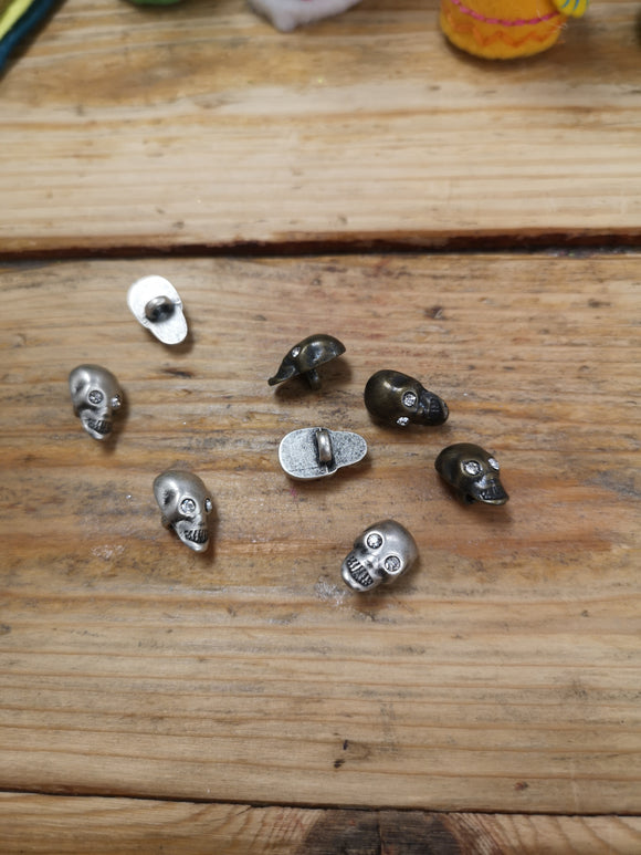 Skull Button with diamante eyes 10x15mm (metal)
