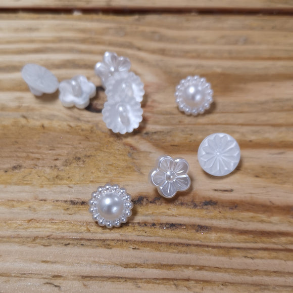 Pearlised Flower Shank Buttons