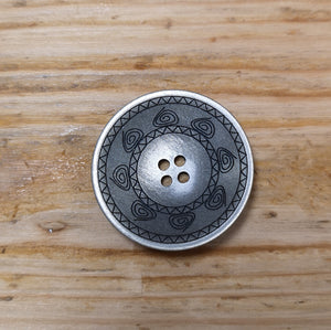 Large 4-hole debossed button - grey