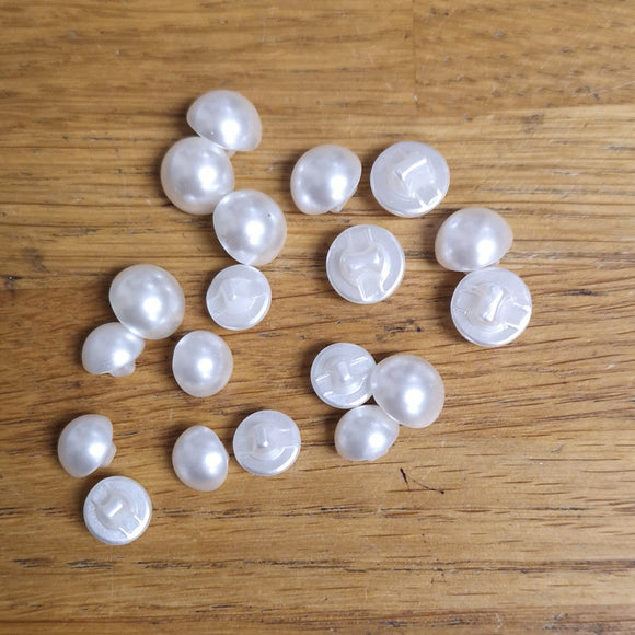 Buttons - Pearl Button Half Ball (G43)