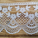 Embroidered lace, fan and scallop - 92mm white