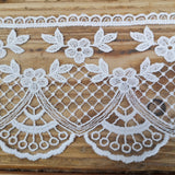 Embroidered lace, fan and scallop - 92mm ivory
